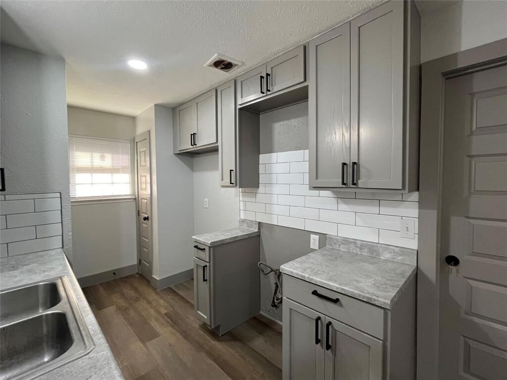 Property Photo:  3982 Granite Hill Drive  TX 75241 