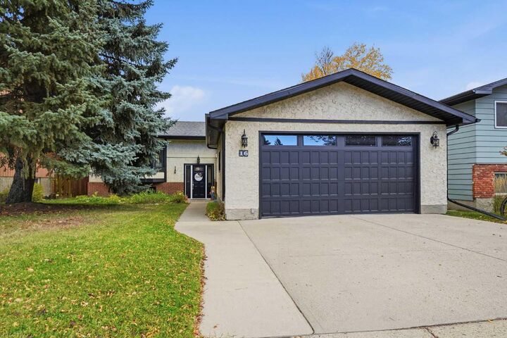 Property Photo:  16 Robinson Drive  AB T1S 1C4 