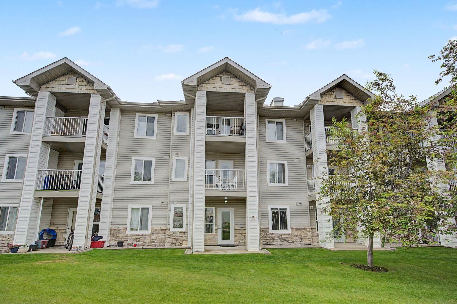 Property Photo:  6818 Pinecliff Grove NE 3129  AB T1Y 7L2 