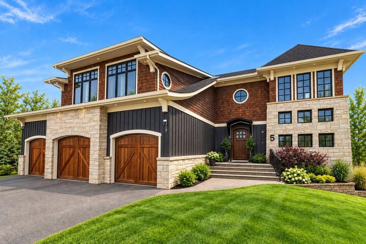 Property Photo:  5 Silverhorn Vale  AB T3R 0X3 