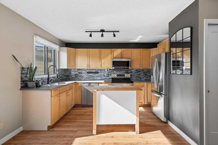 Property Photo: 1918 24A Street SW 4 AB T3E 1V3