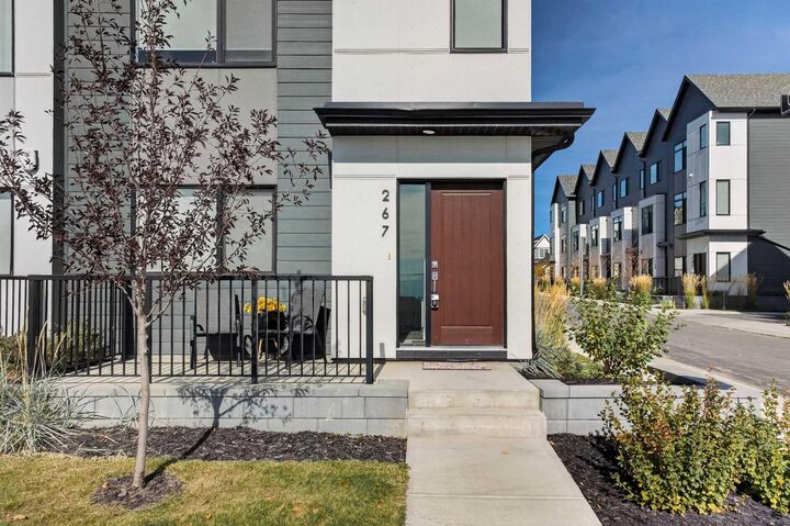 Property Photo:  267 Dieppe Drive SW  AB T3E 8H6 