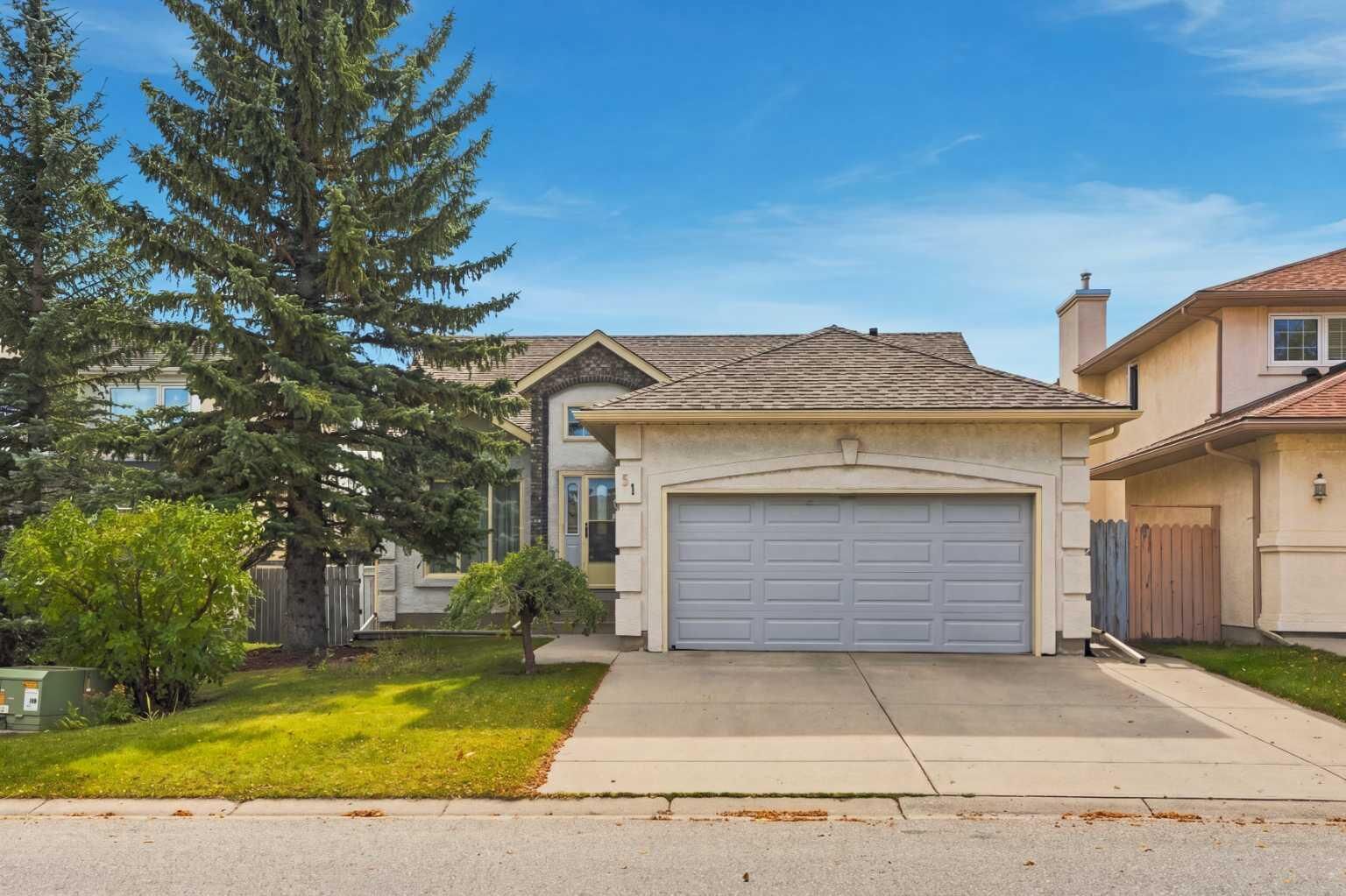 Property Photo:  51 Edgebrook Circle NW  AB T3A 5A4 
