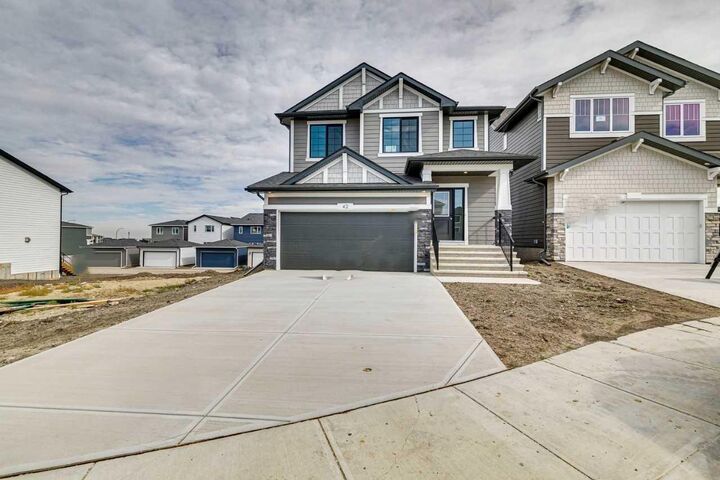 Property Photo:  42 Verdure Place SW  AB T2Y 1C9 