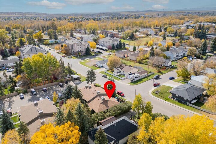 Property Photo:  29 Poplar Avenue 1  AB T1S 1T3 