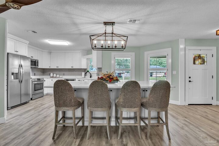 Property Photo: 2516 Southern Oaks Dr FL 32533