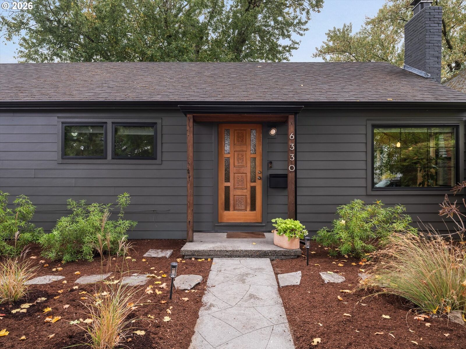 Property Photo: 6330 SE Woodstock Blvd OR 97206