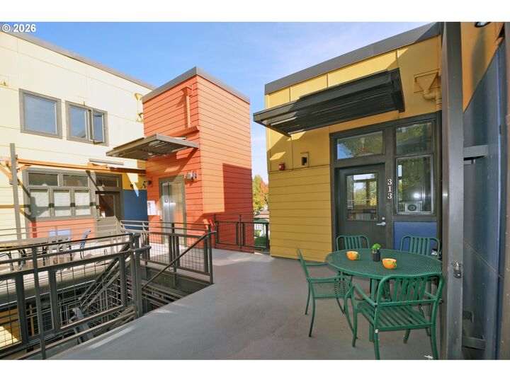 Property Photo:  2525 N Killingsworth St 314  OR 97217 