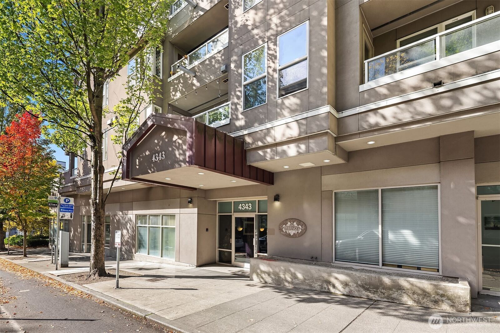 Property Photo:  4343  Roosevelt Way NE 601  WA 98105 