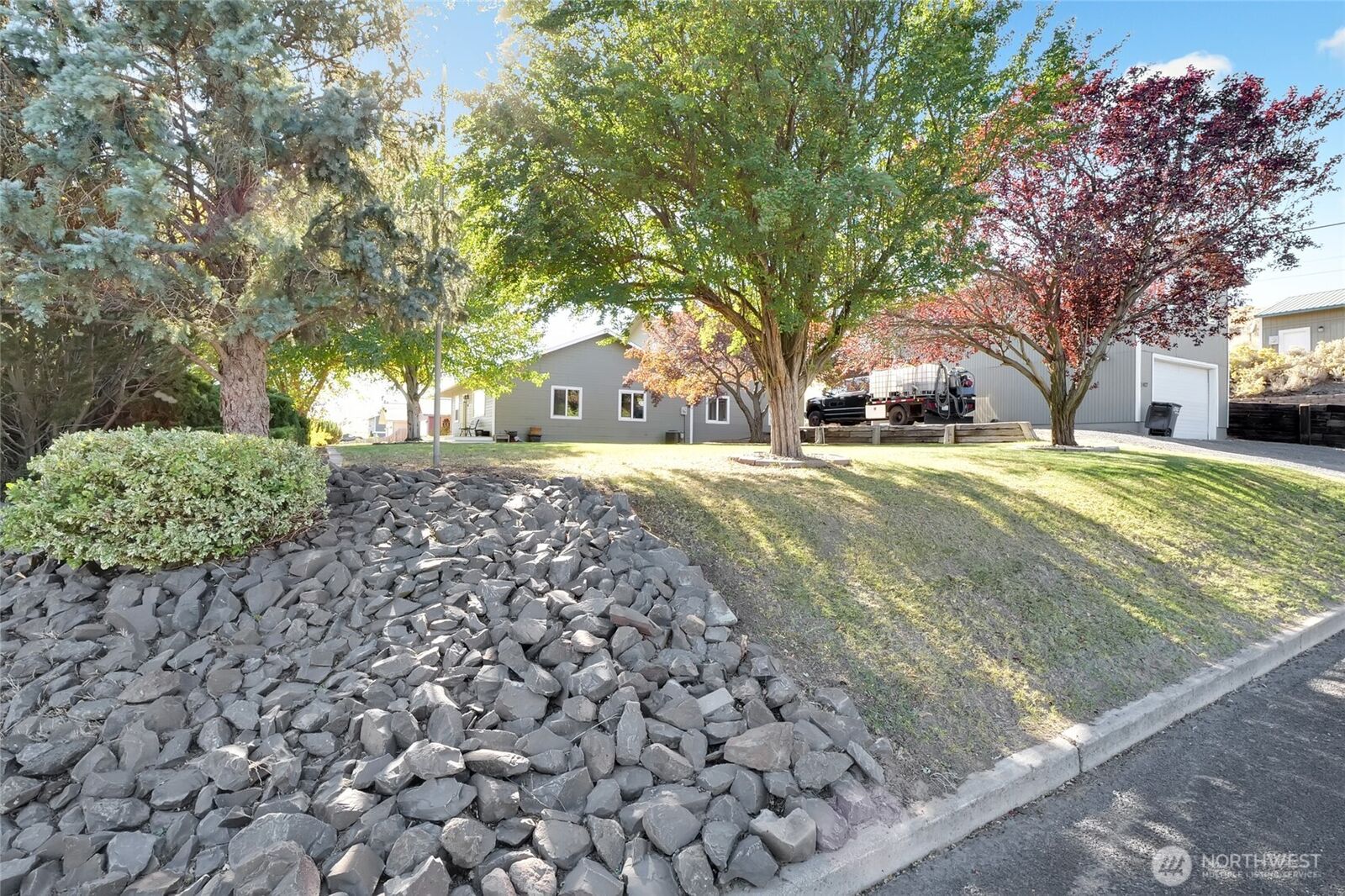 Property Photo:  1411  D Street SW  WA 98823 