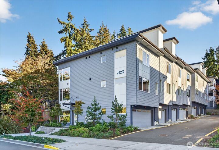 Property Photo:  2123 N 148th St A  WA 98133 