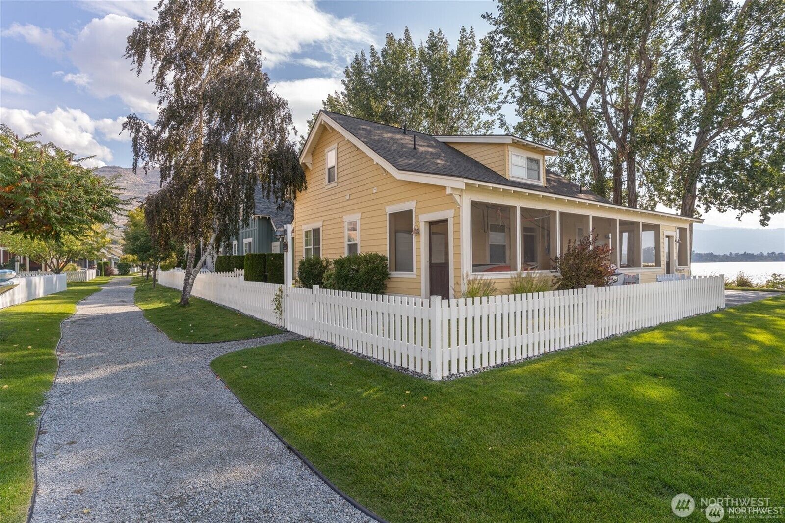 Property Photo:  117  Barefoot Lane  WA 98844 