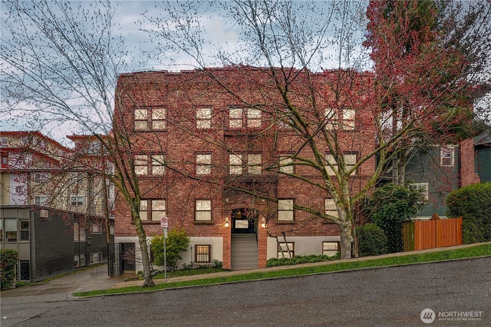 Property Photo:  516 E Thomas Street 102  WA 98102 