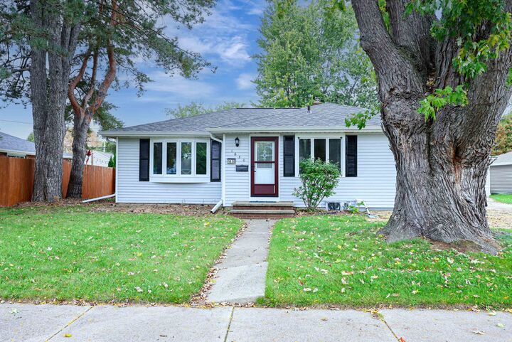 Property Photo:  1630 E Glendale Avenue  WI 54911 