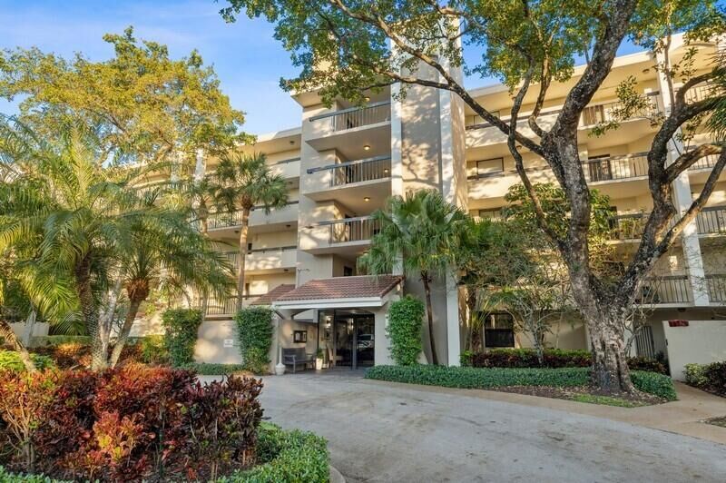 Property Photo:  2025 Lavers Circle D204  FL 33444 