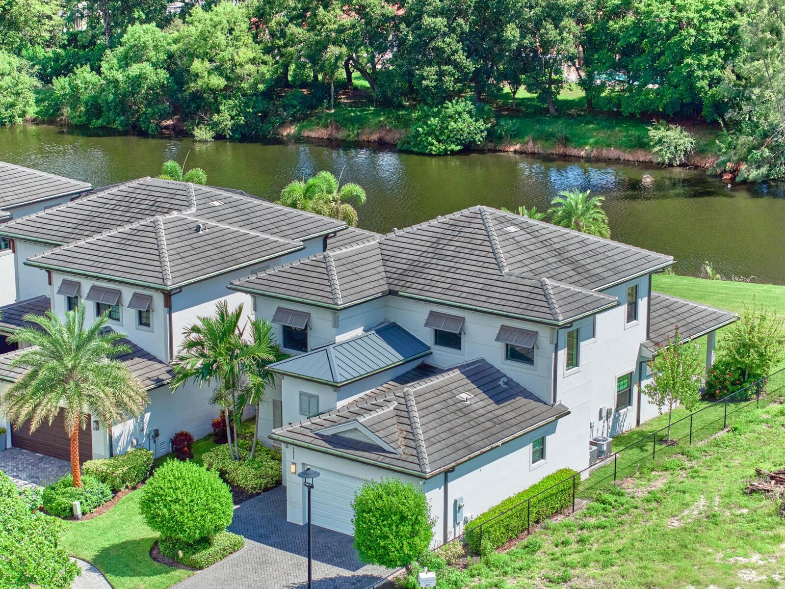 Property Photo: 2807 Gin Berry Way FL 33401