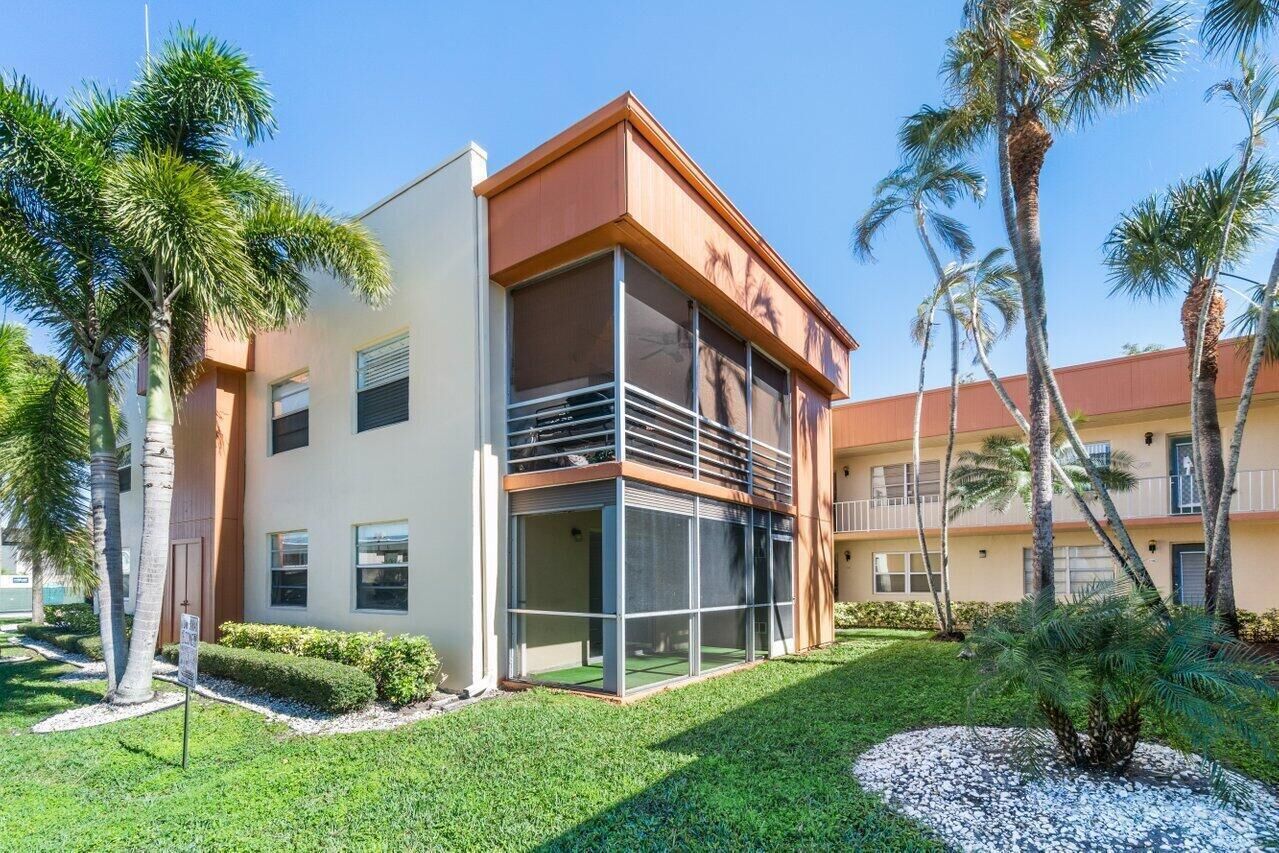 Property Photo: 196 Piedmont E FL 33484