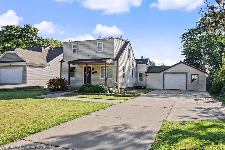 Property Photo:  3131 Lafayette Drive  MI 48183 
