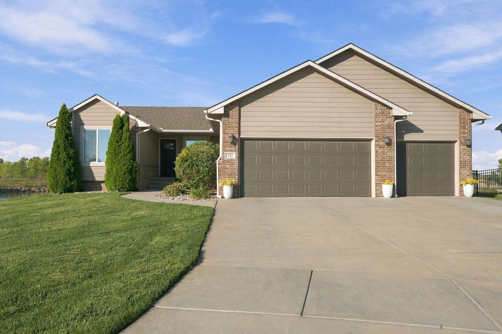 Property Photo:  731 S Lakeview St  KS 67060-5200 