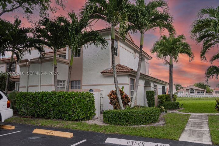 Property Photo: 3307 Deer Creek Alba Way FL 33442