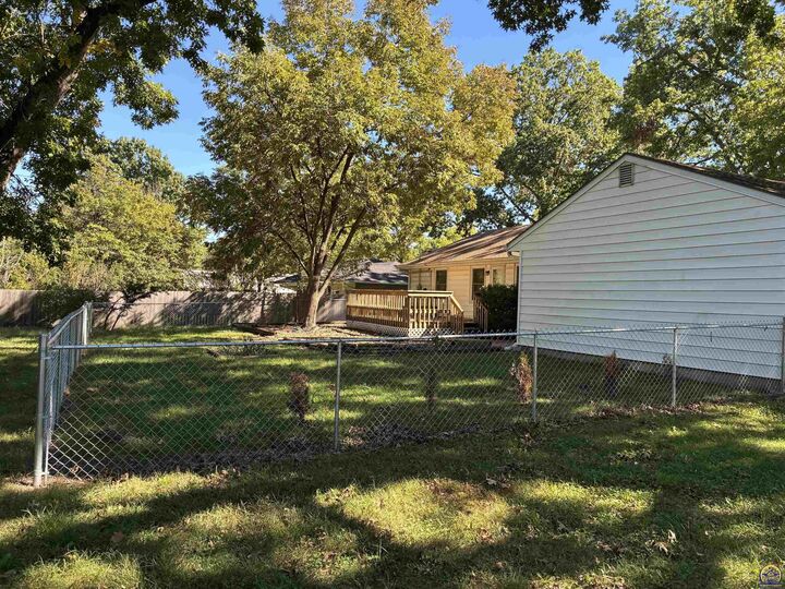 Property Photo: 4850 SW 19th St KS 66604