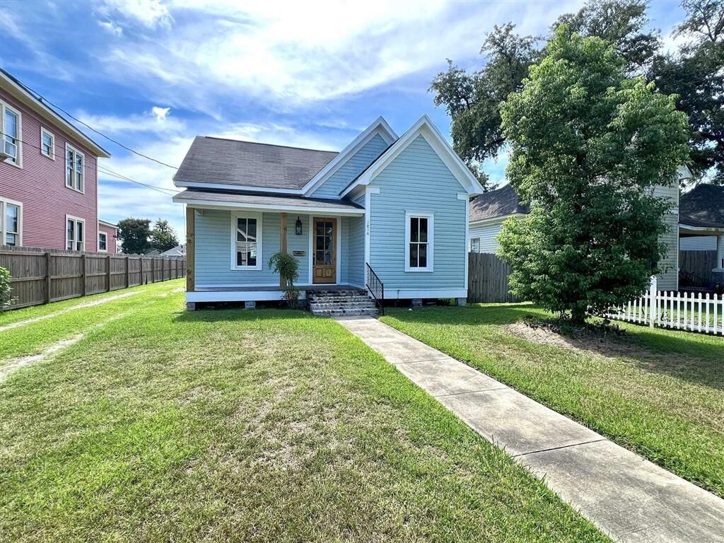 Property Photo:  1014 Iris Street  LA 70601 