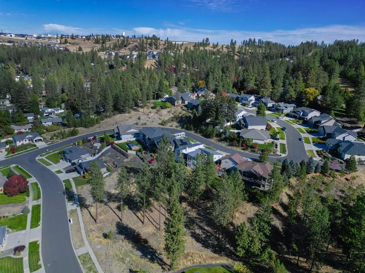Property Photo: 9406 N Phoebe Dr WA 99208