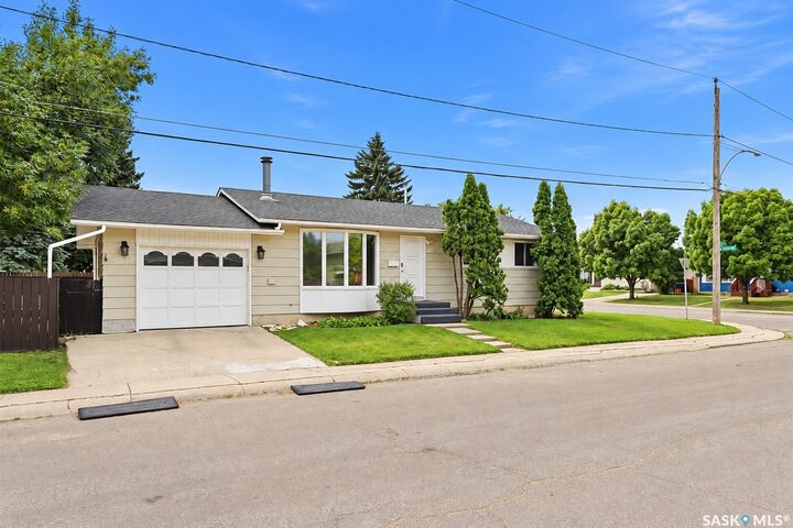 Property Photo:  1535 Laura Avenue  SK S7N 2R8 