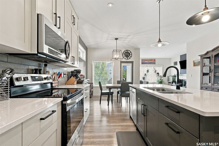 Property Photo:  1119 Pringle Way  SK S7T 0V4 