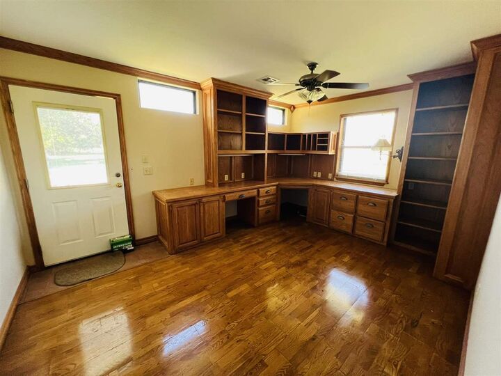 Property Photo:  1422 N Hightower Street  OK 74075 