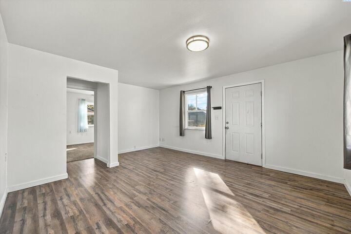 Property Photo:  146 Walnut Street  WA 99323 