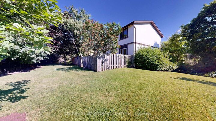 Property Photo:  2651 Aquitaine Avenue 64  ON L5N 1V5 