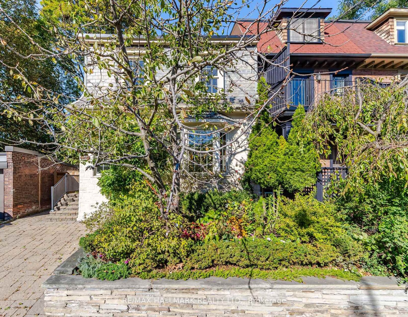 Property Photo:  22 Pretoria Avenue  ON M4K 1T3 