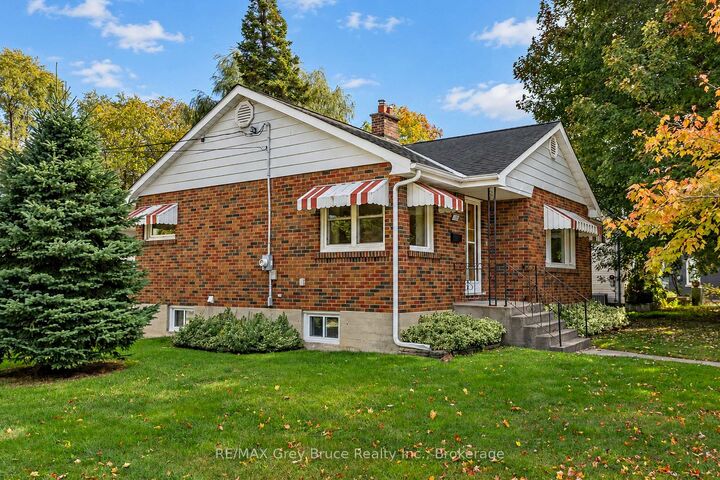 Property Photo:  1195 4th Avenue W  ON N4K 4W3 