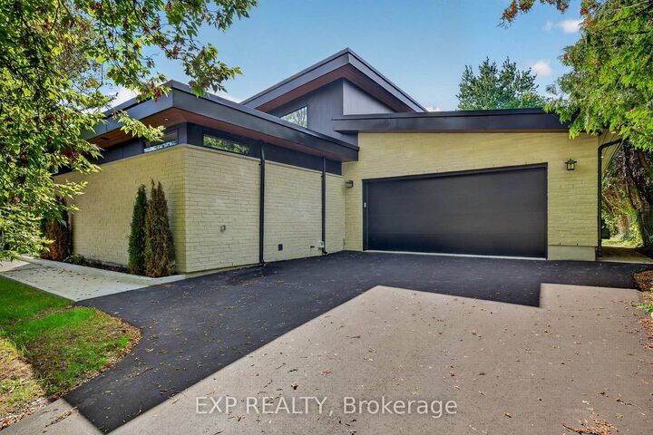 Property Photo:  152 St Andrew Street N  ON N4X 1C3 