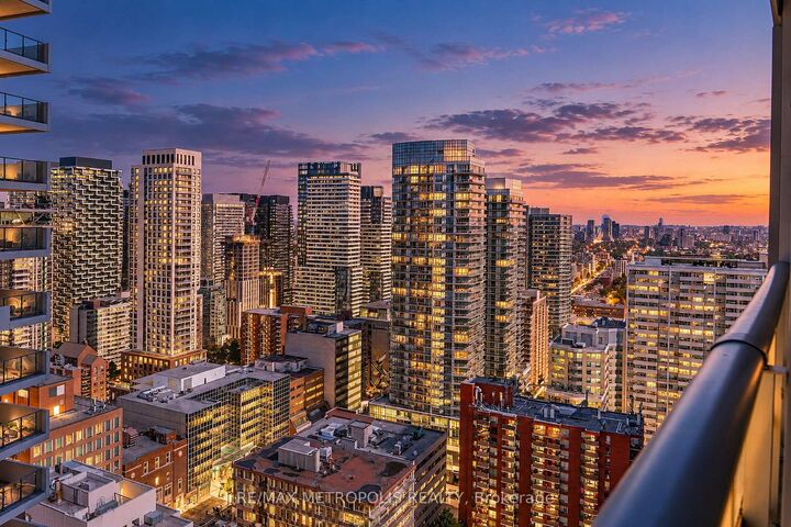 Property Photo:  2191 Yonge Street 3709  ON M4S 3H8 