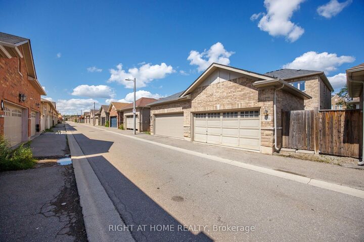 Property Photo:  3128 Robert Brown Boulevard  ON L6M 4L7 