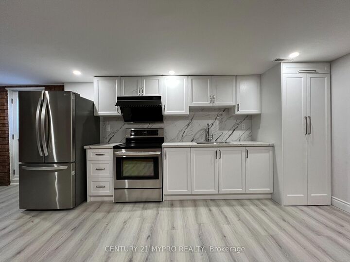 Property Photo:  21 Taverly Road  ON M2J 4E4 