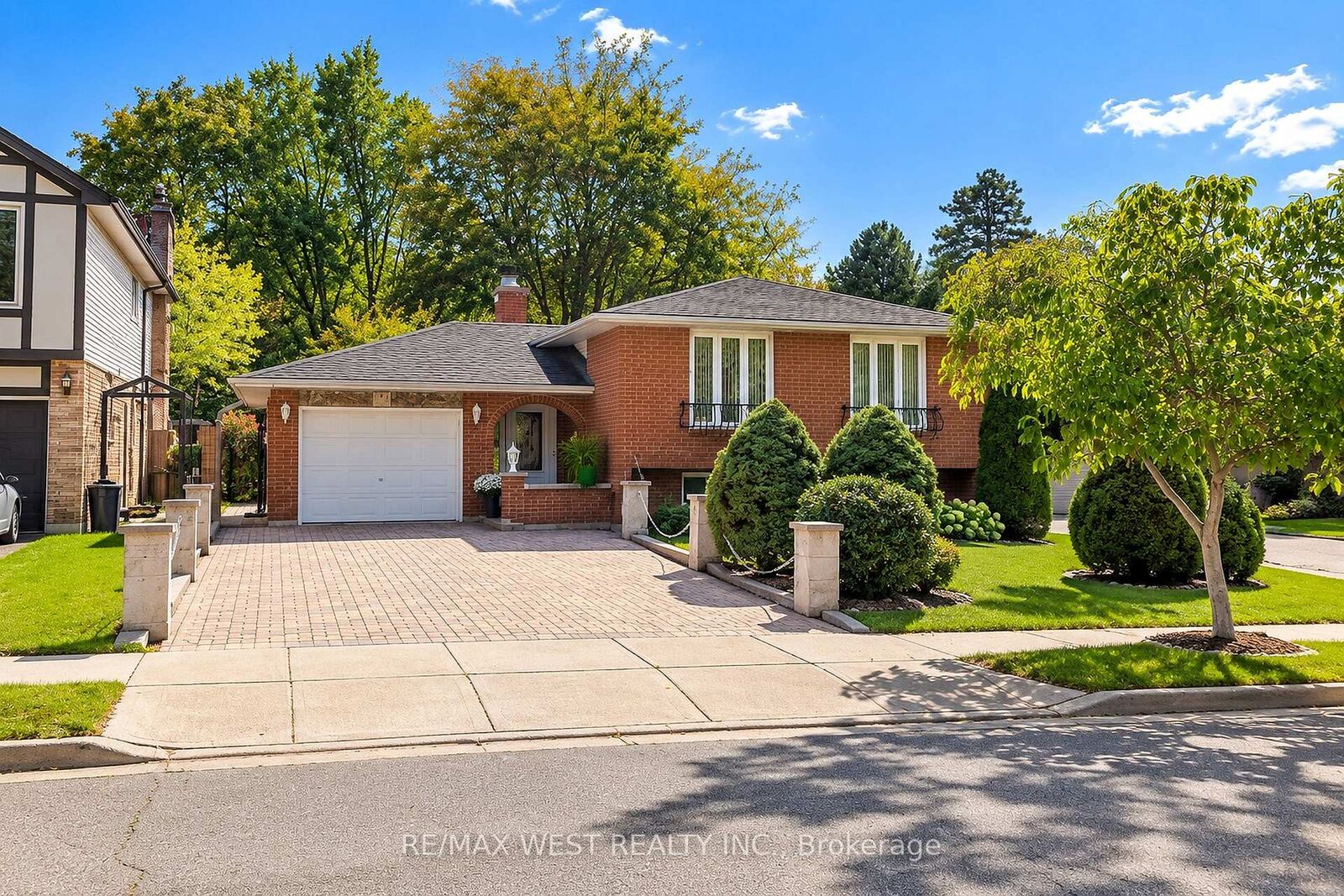 Property Photo:  34 Glen Castle Drive  ON L8G 2Z4 