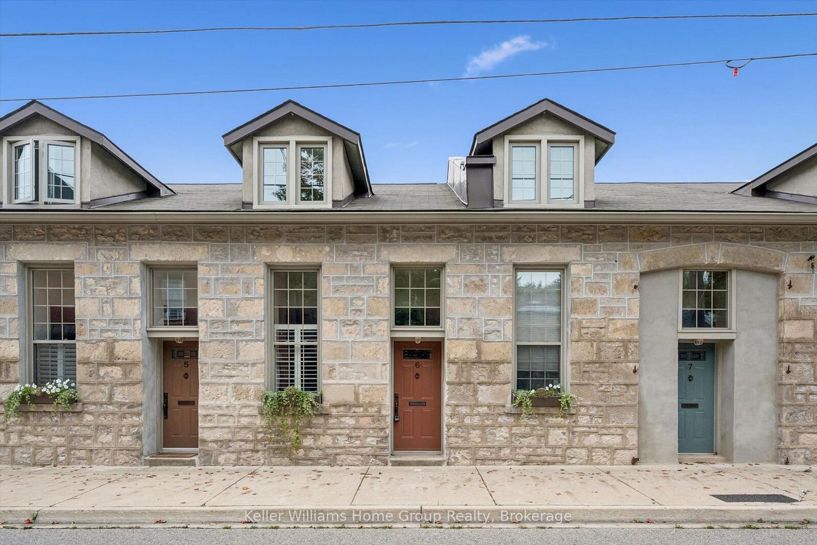 Property Photo:  196 Arthur Street N 6  ON N1E 4V8 