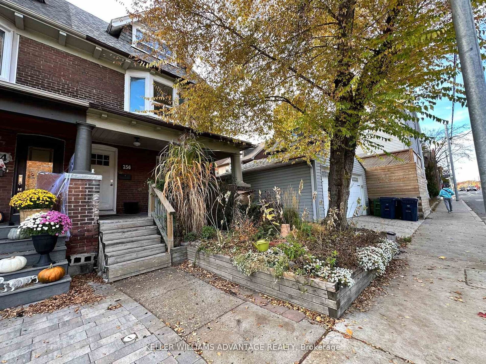 Property Photo:  256 Woodbine Avenue Lower  ON M4L 3P2 