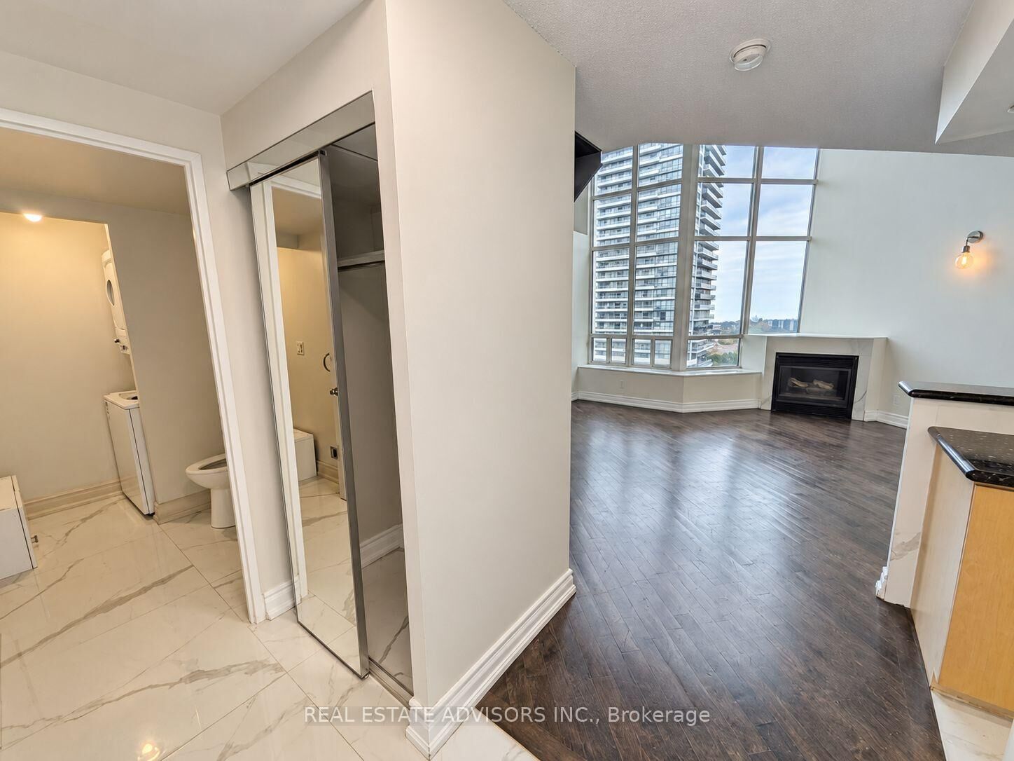 Property Photo:  250 Manitoba Street 838  ON M8Y 4G8 