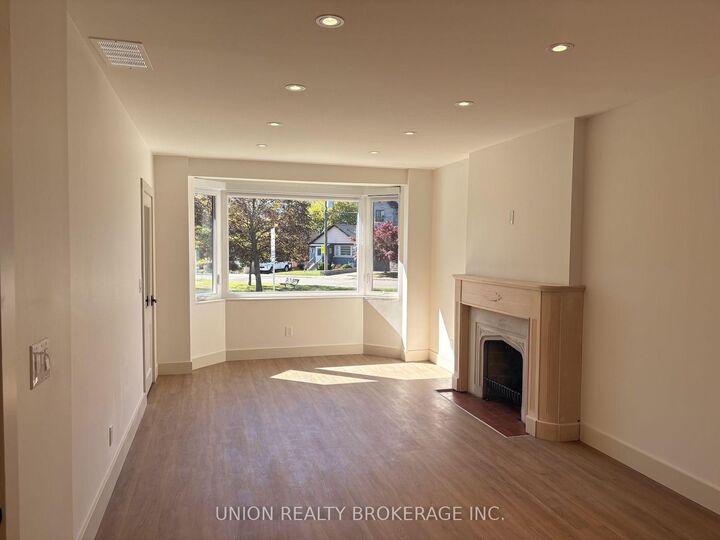Property Photo: 35 Elmview Drive Main ON M1N 2W5