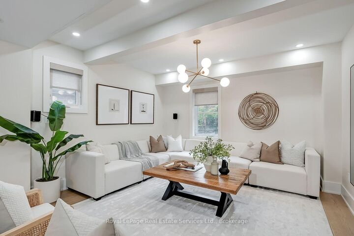 Property Photo:  59 Fairwood Place E  ON L7T 2B7 