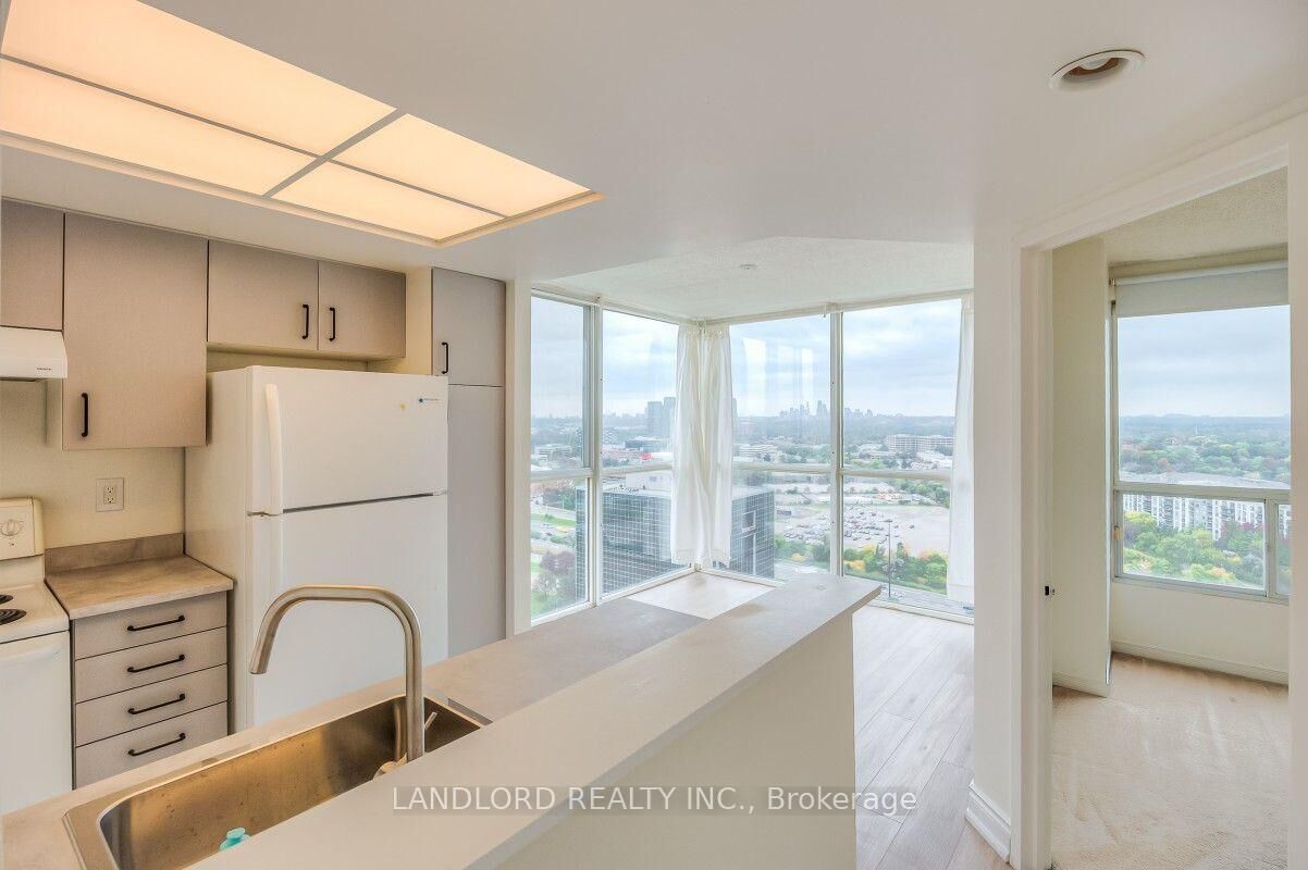 Property Photo:  5 Concorde Place 2504  ON M3C 3M8 