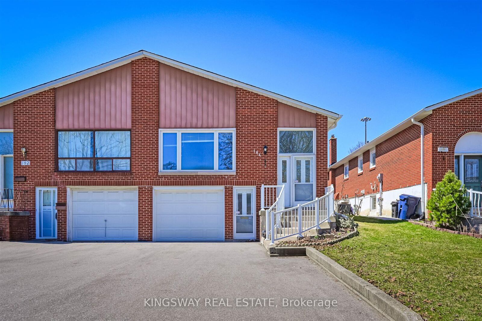 Property Photo:  184 Edmonton Drive  ON M2J 3X5 