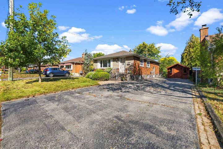 Property Photo:  19 Endfield Avenue  ON L8T 2L3 