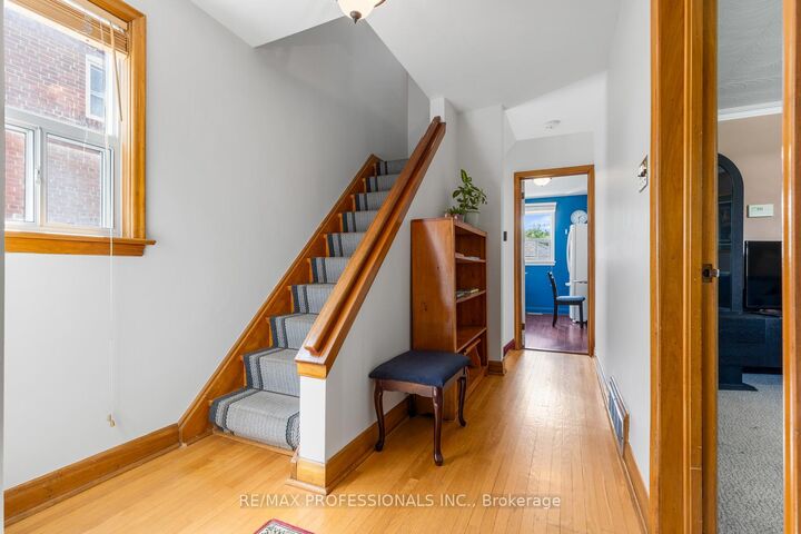 Property Photo:  122 Treeview Drive  ON M8W 4C3 