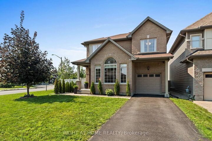 Property Photo:  525 Peerless Street  ON K2J 5P9 