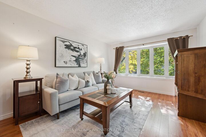 Property Photo:  128 Briar Knoll Drive  ON N2E 2B8 